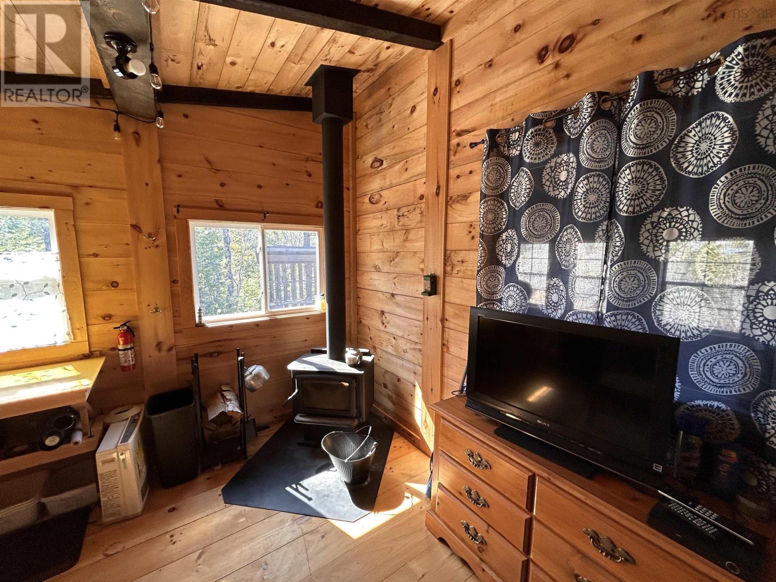 Property 27 of 33 of 604 Landsdowne Road