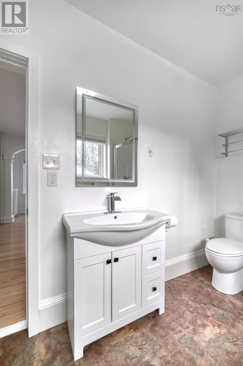 Property 22 of 50 of 1745 Victoria Street