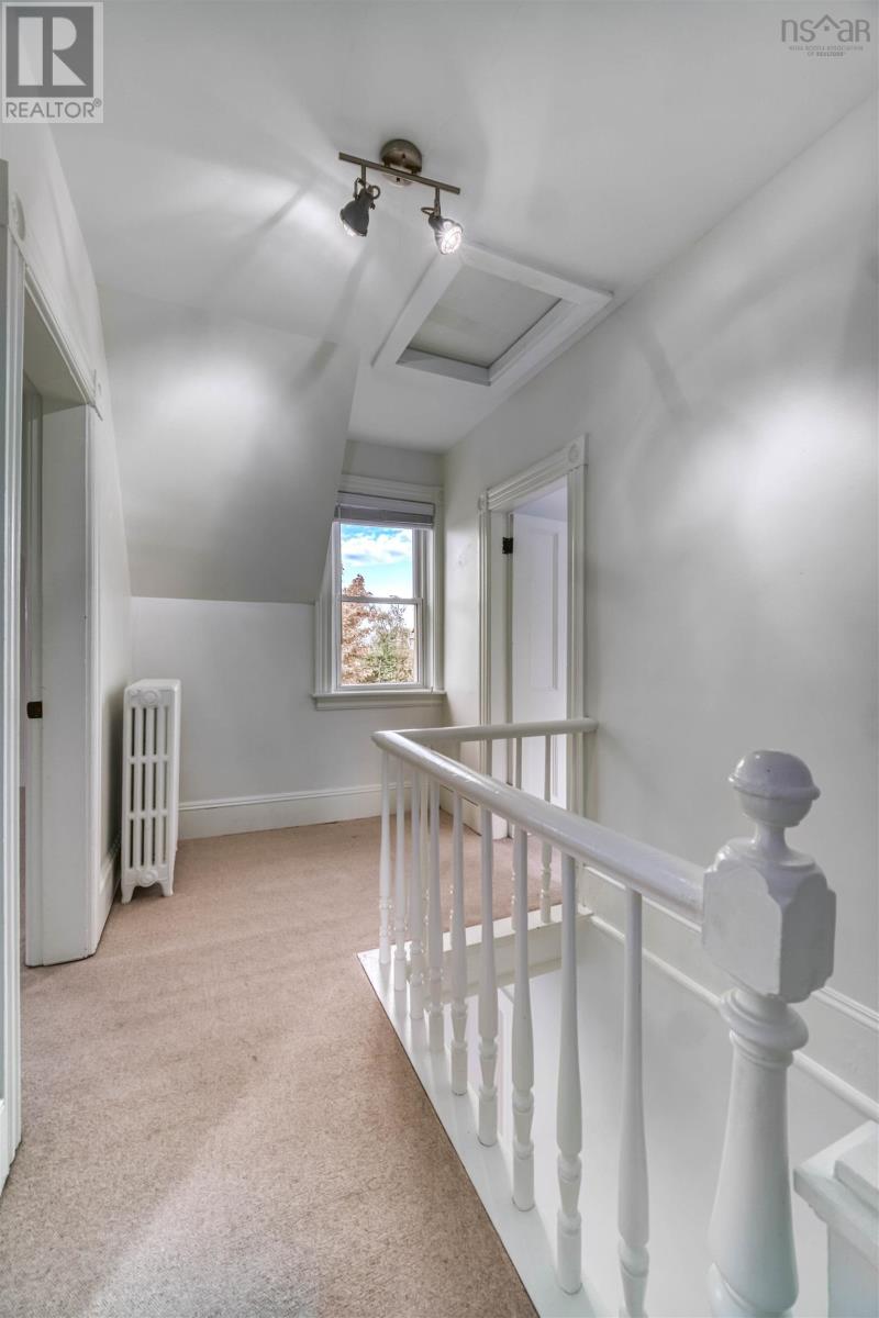 Property 28 of 50 of 1745 Victoria Street