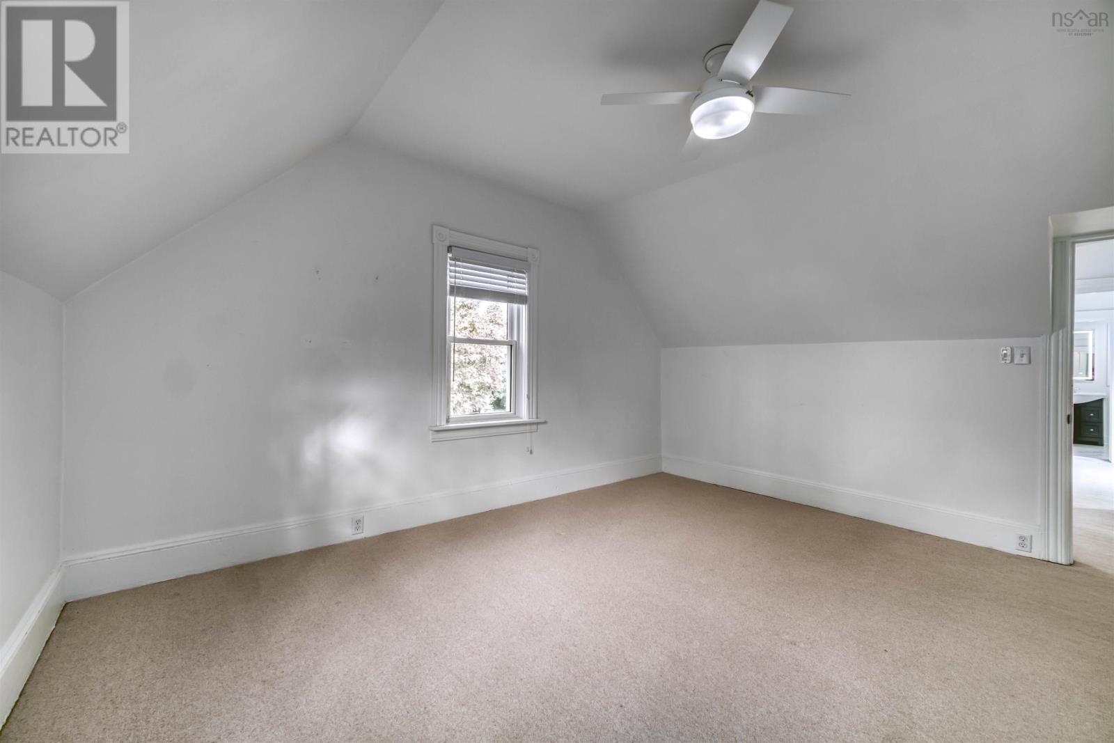 Property 32 of 50 of 1745 Victoria Street