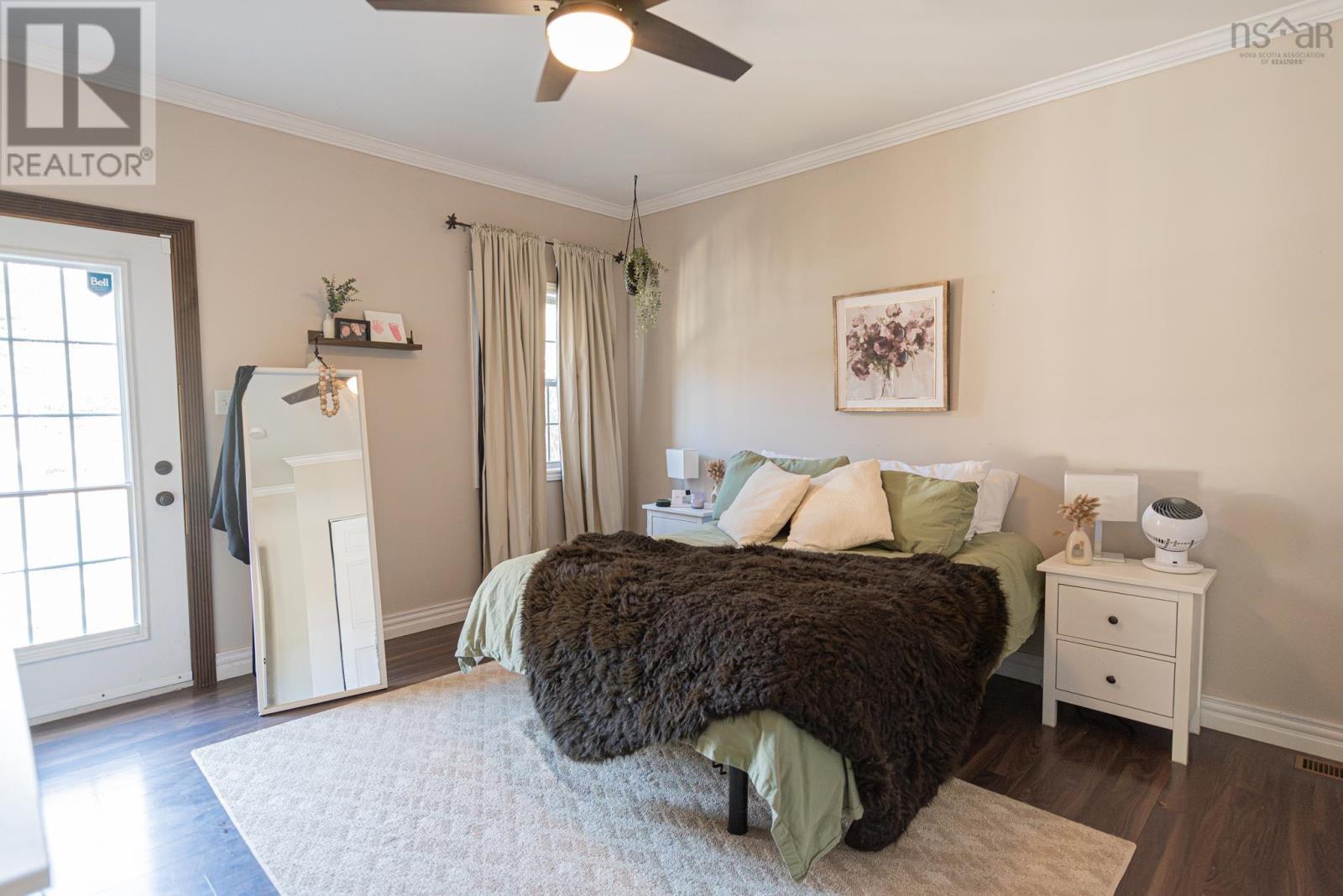 Property 12 of 46 of 925 Lorne Street