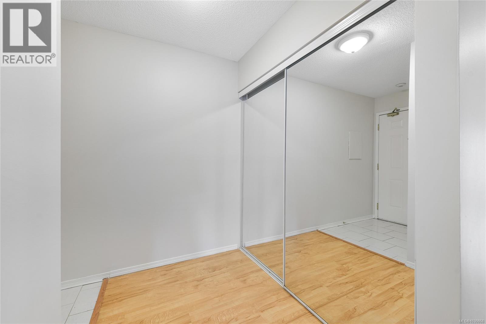 202 2647 Graham Street, Victoria