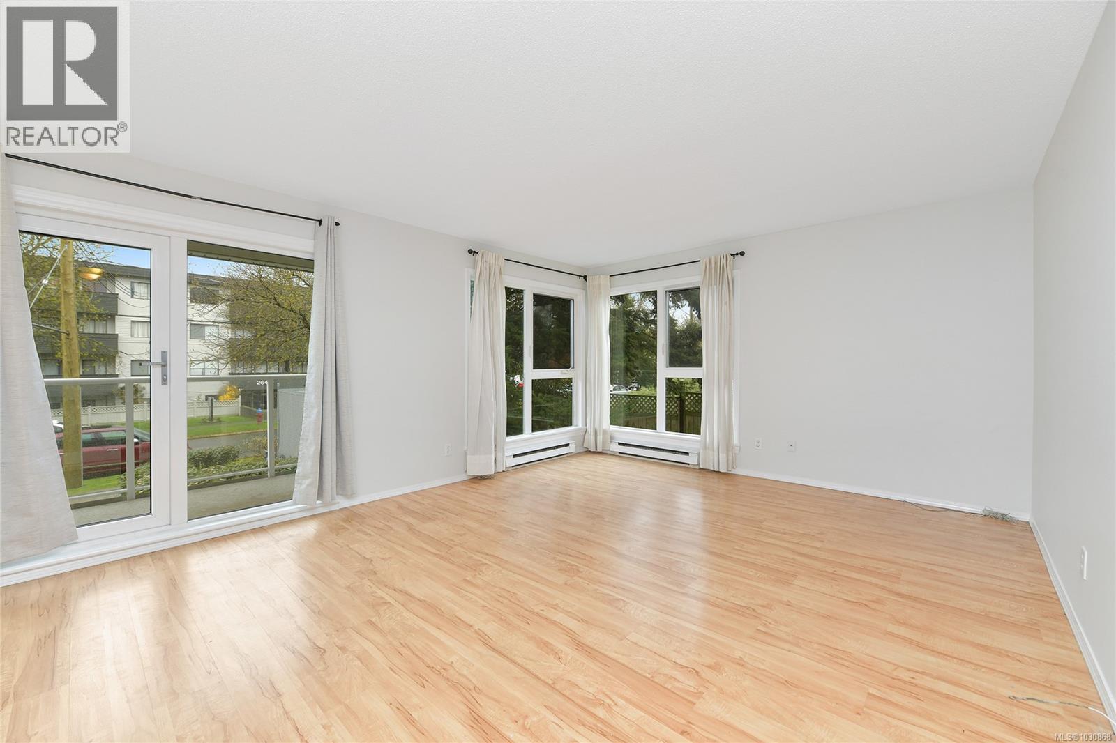 202 2647 Graham Street, Victoria