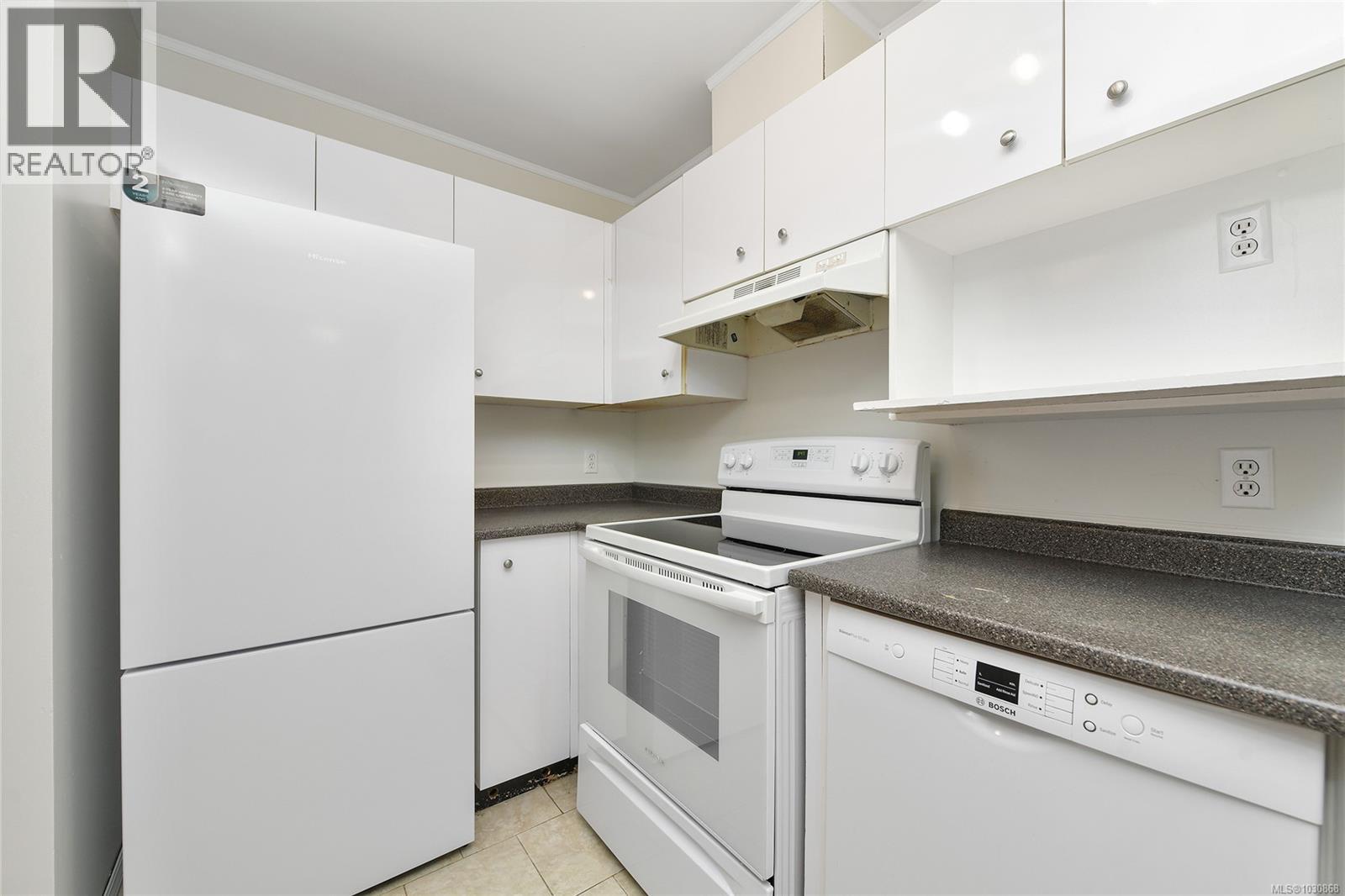 202 2647 Graham Street, Victoria