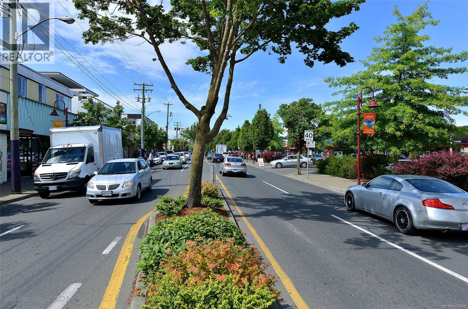 202 2647 Graham Street, Victoria