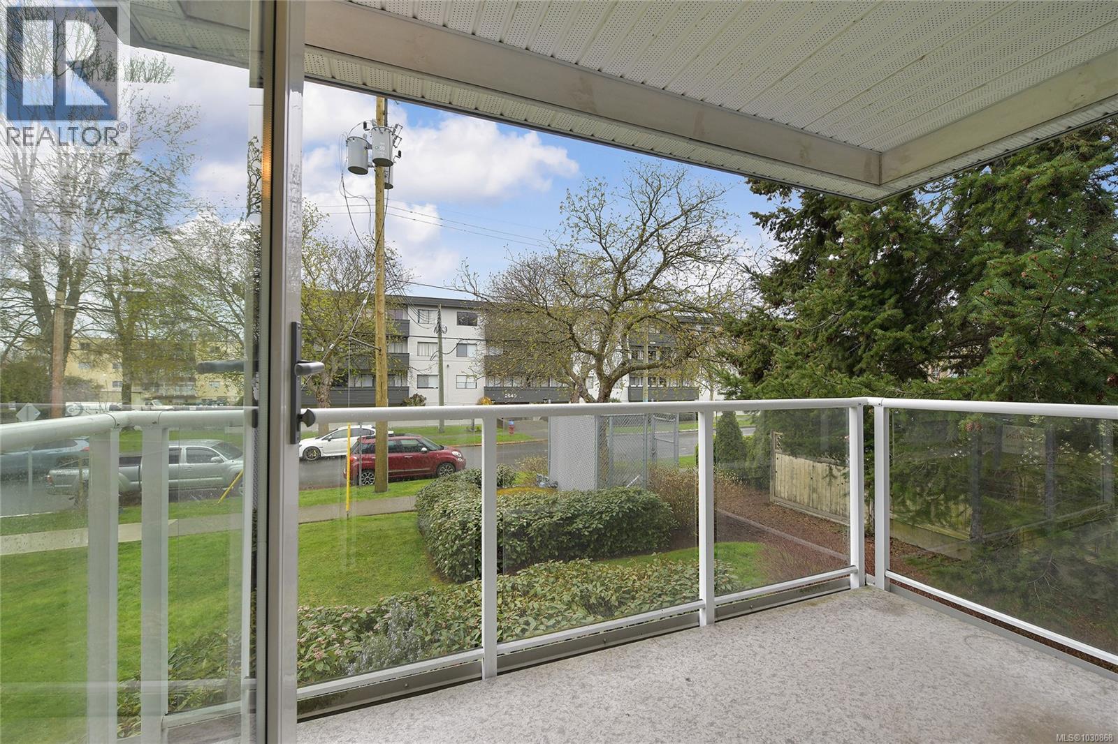 202 2647 Graham Street, Victoria