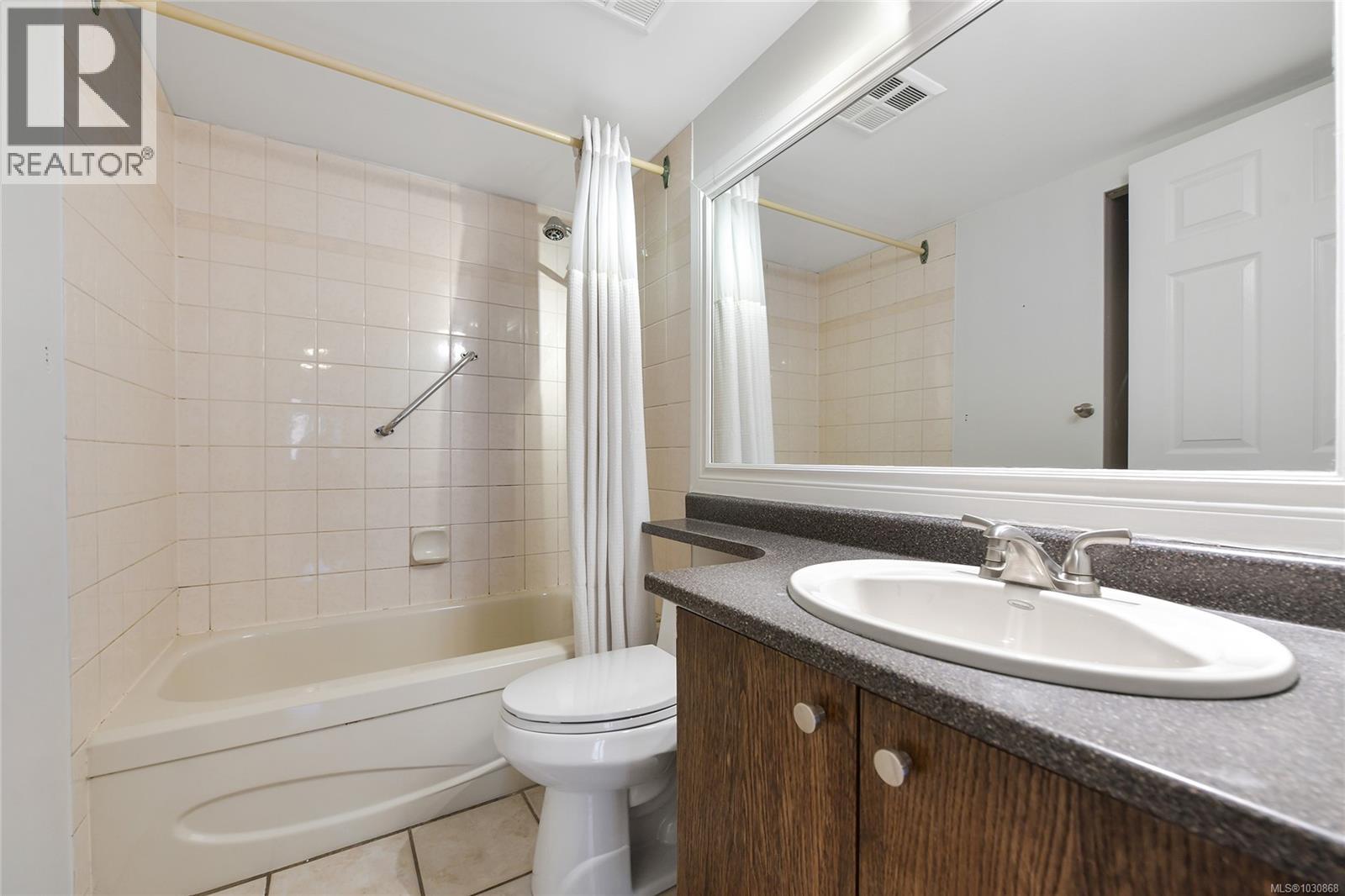 202 2647 Graham Street, Victoria