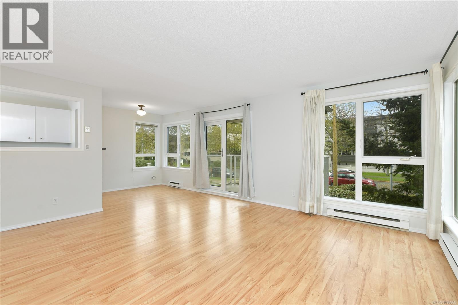 202 2647 Graham Street, Victoria