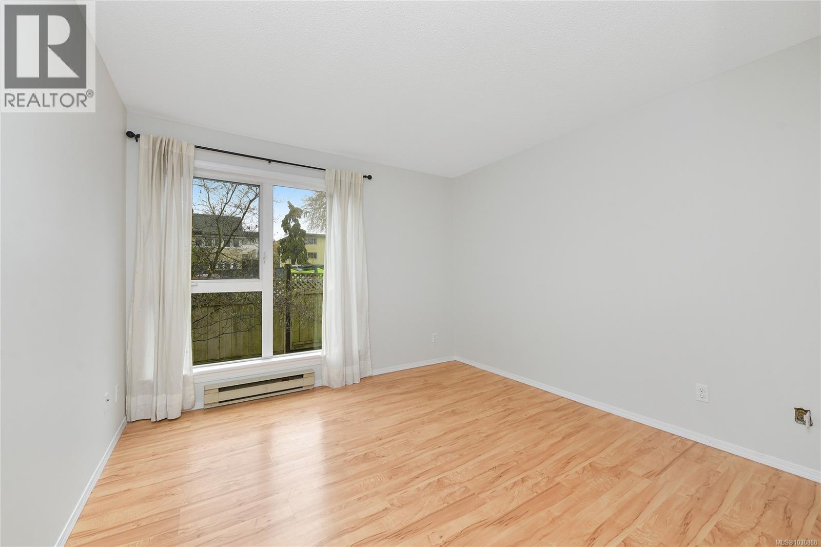 202 2647 Graham Street, Victoria