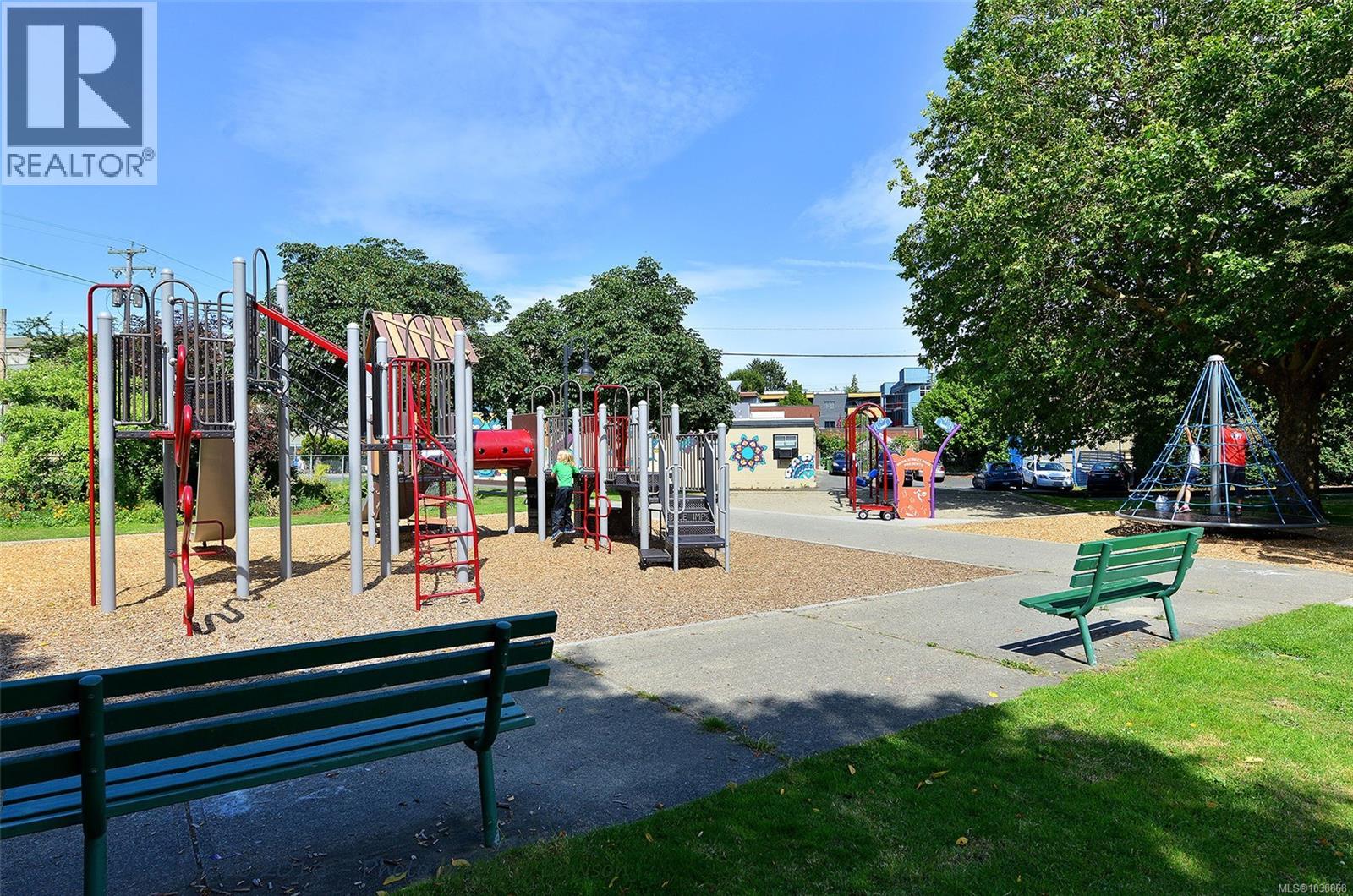 202 2647 Graham Street, Victoria