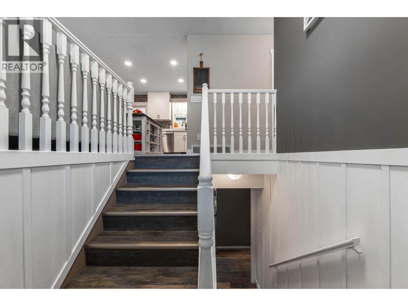 #24 6100 OLD VERNON ROAD - 23