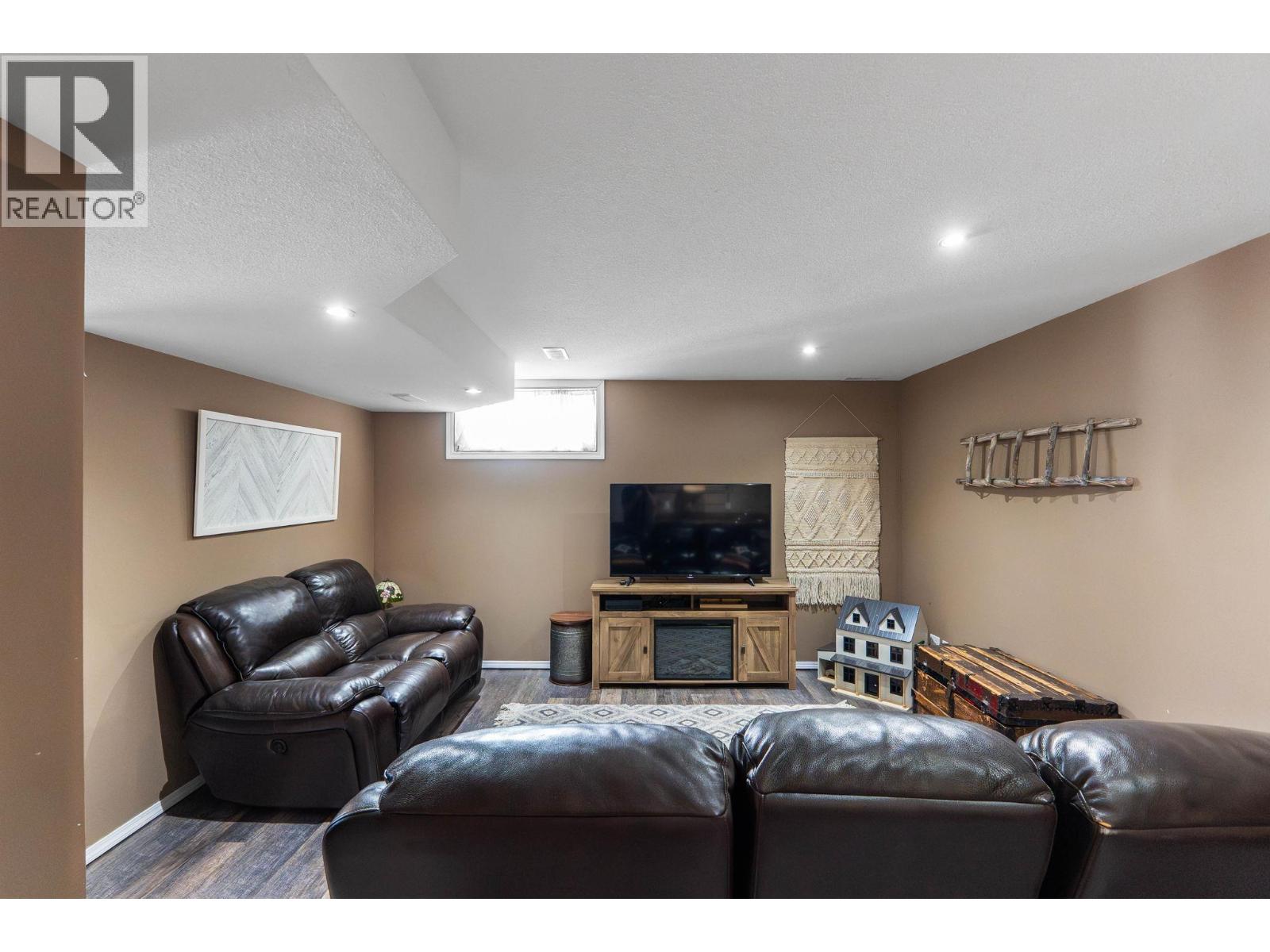 #24 6100 OLD VERNON ROAD - 25