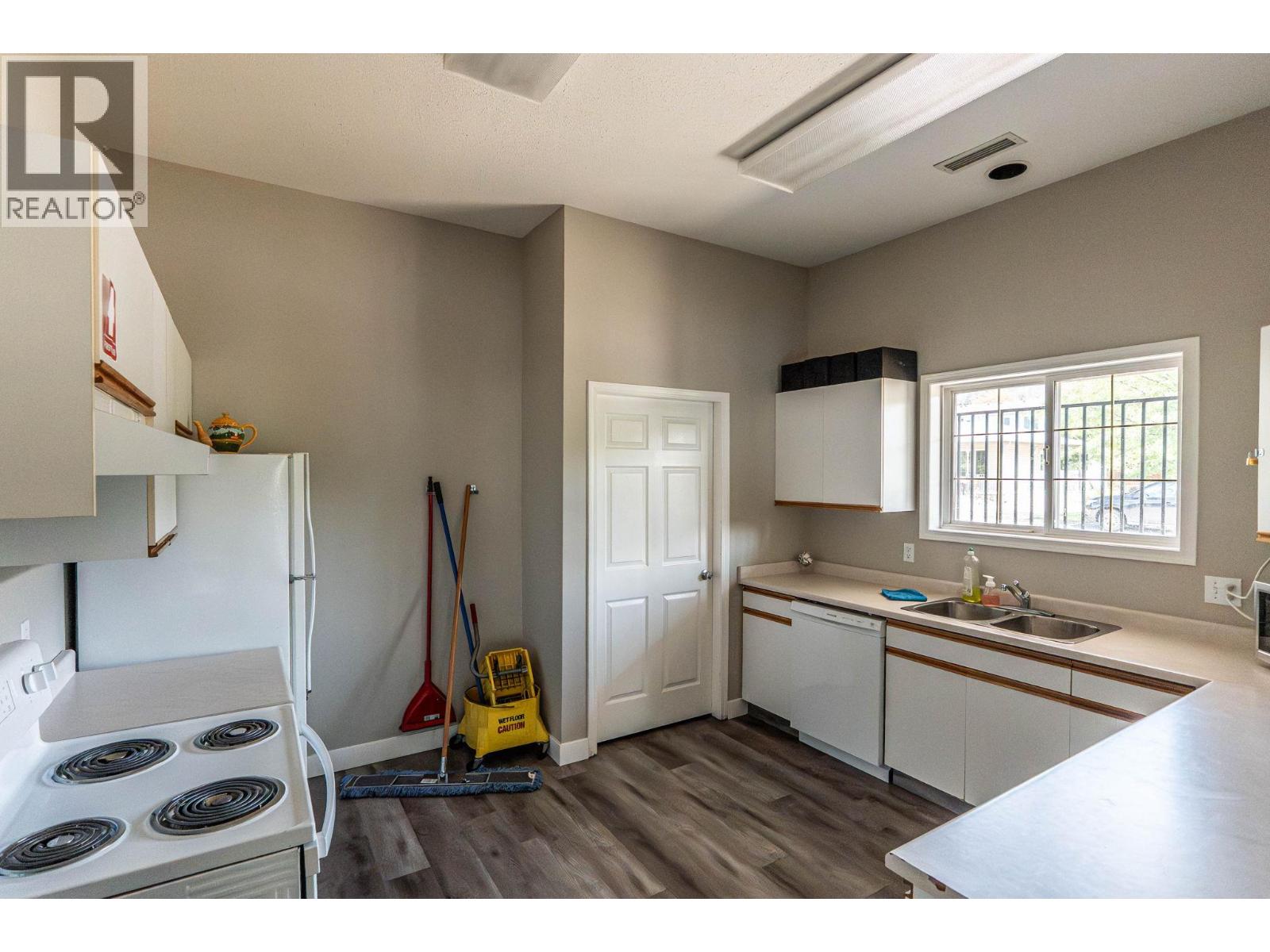 #24 6100 OLD VERNON ROAD - 48