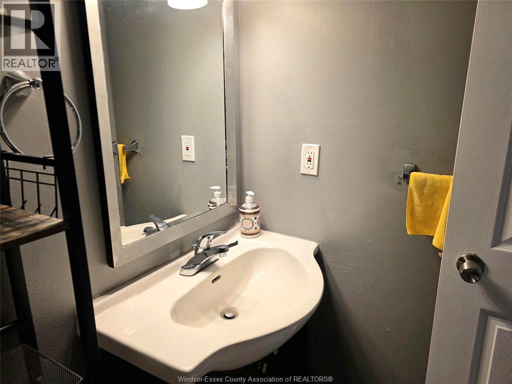 #2313 150 PARK STREET WEST - 15