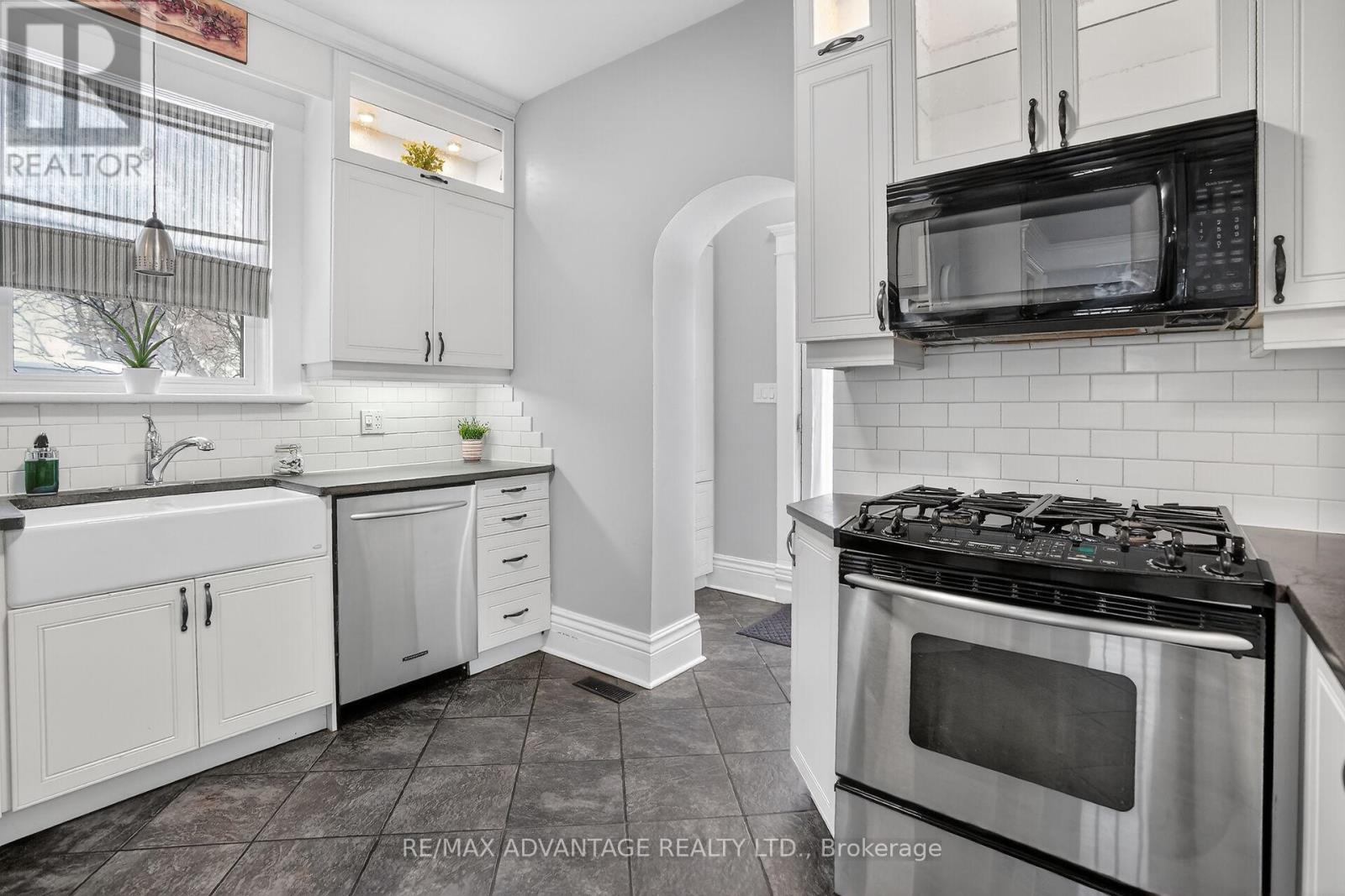 258 RIDOUT STREET S - 13