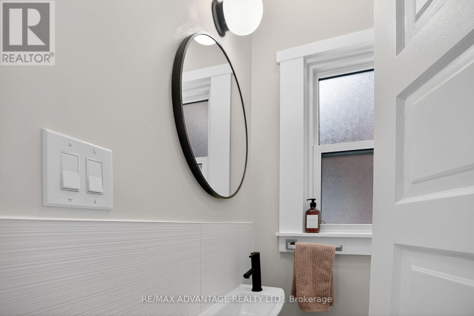 258 RIDOUT STREET S - 14