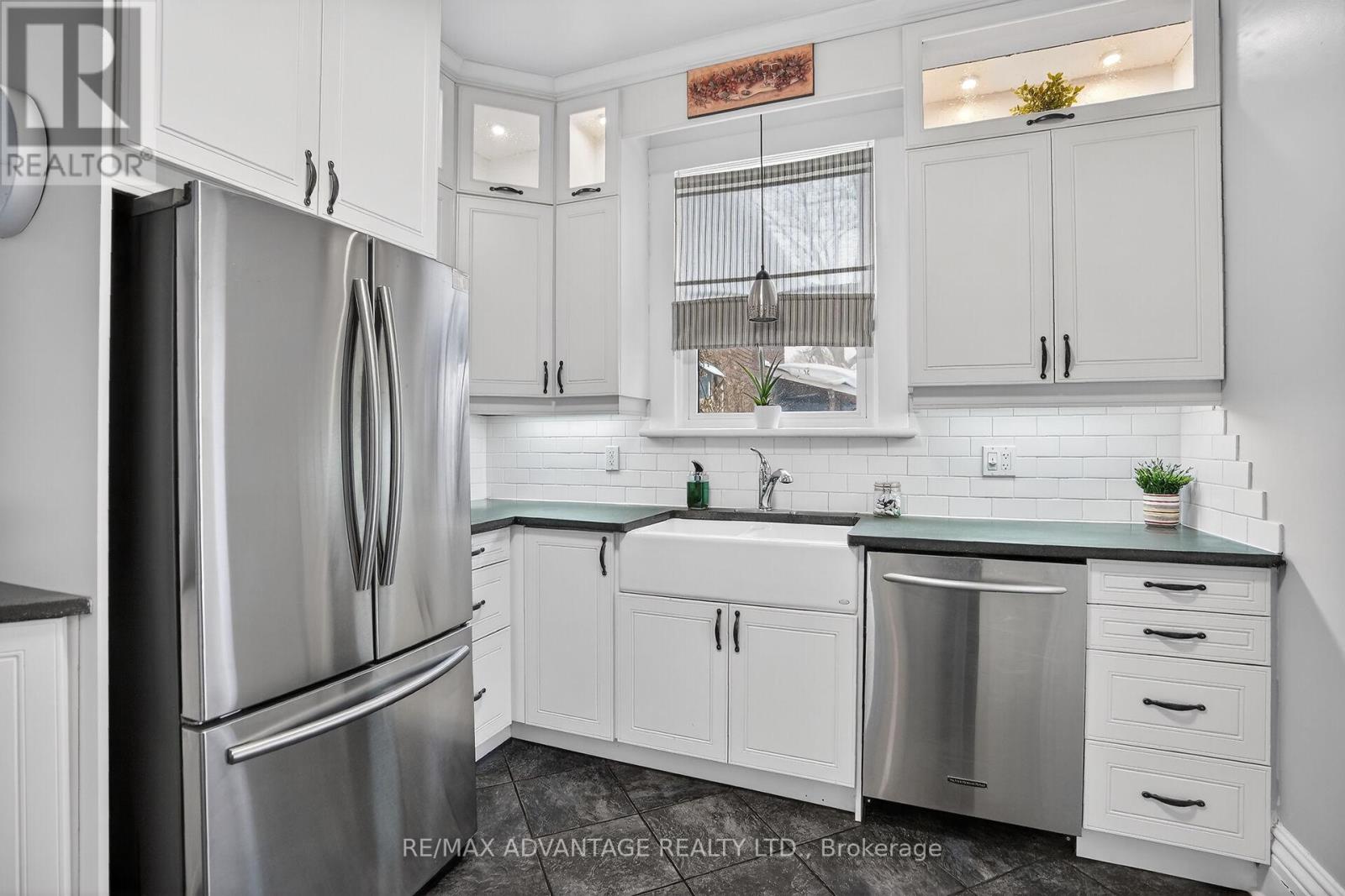 258 RIDOUT STREET S - 16
