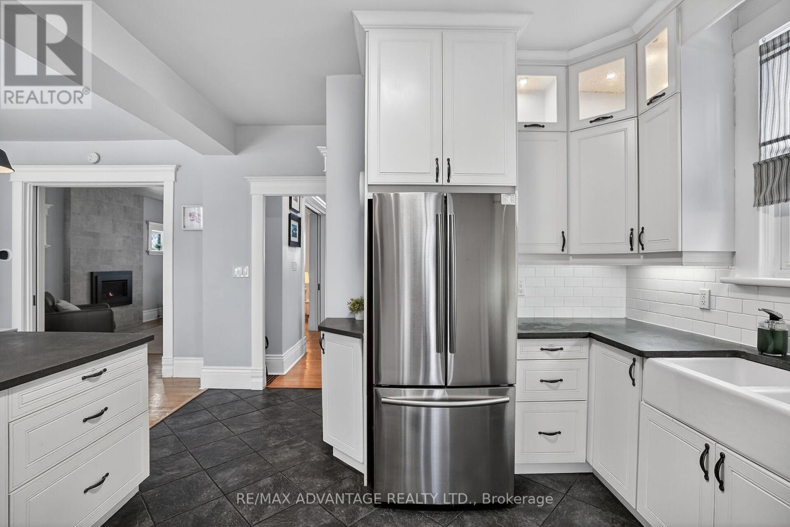 258 RIDOUT STREET S - 17