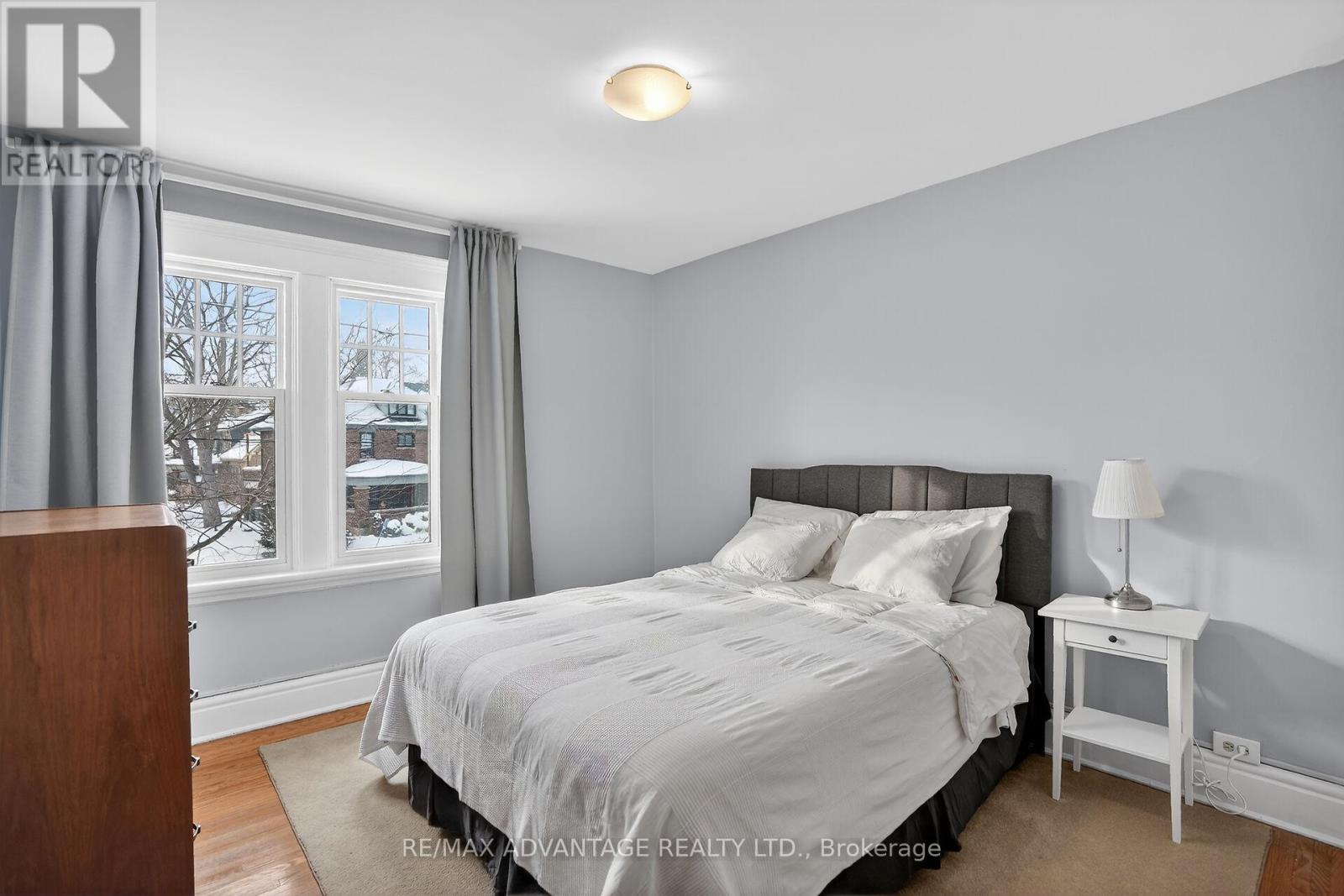 258 RIDOUT STREET S - 24
