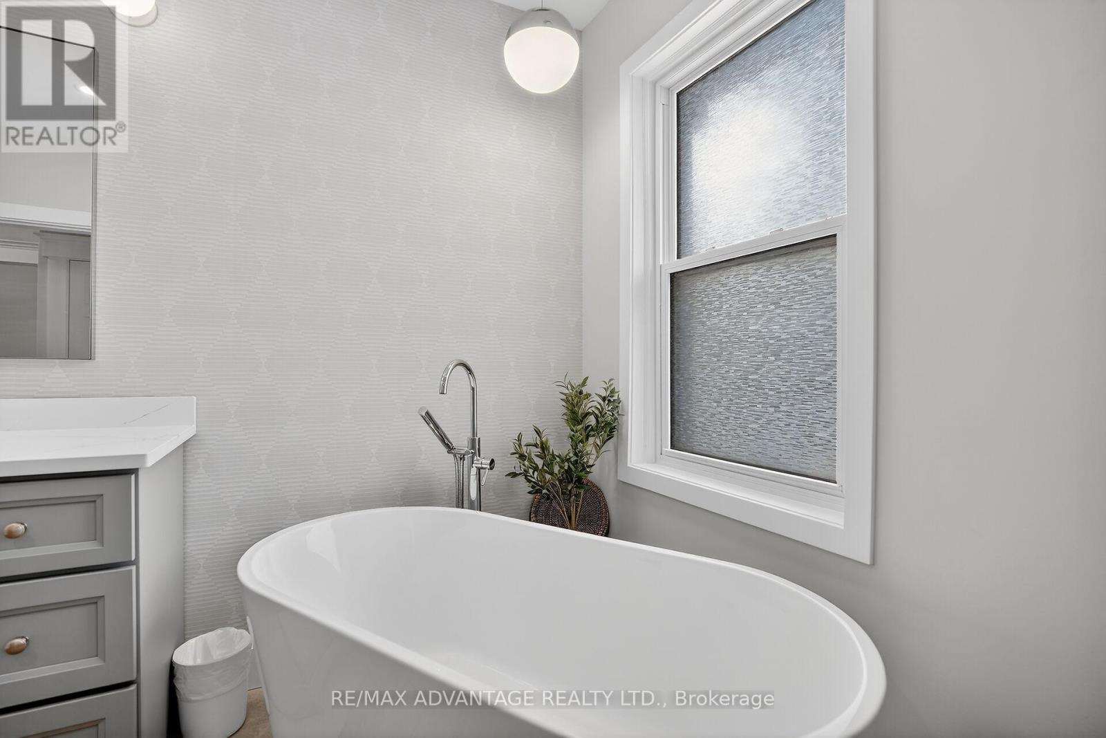 258 RIDOUT STREET S - 28