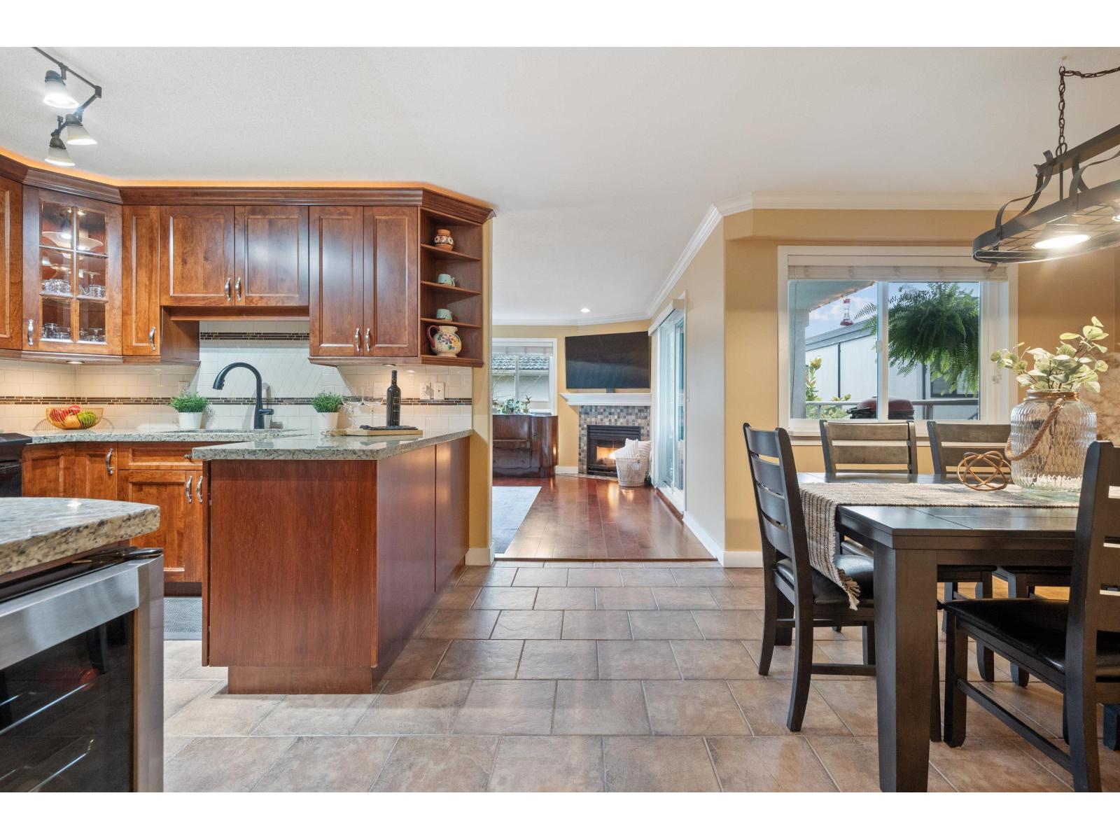 307 15941 MARINE DRIVE, White Rock