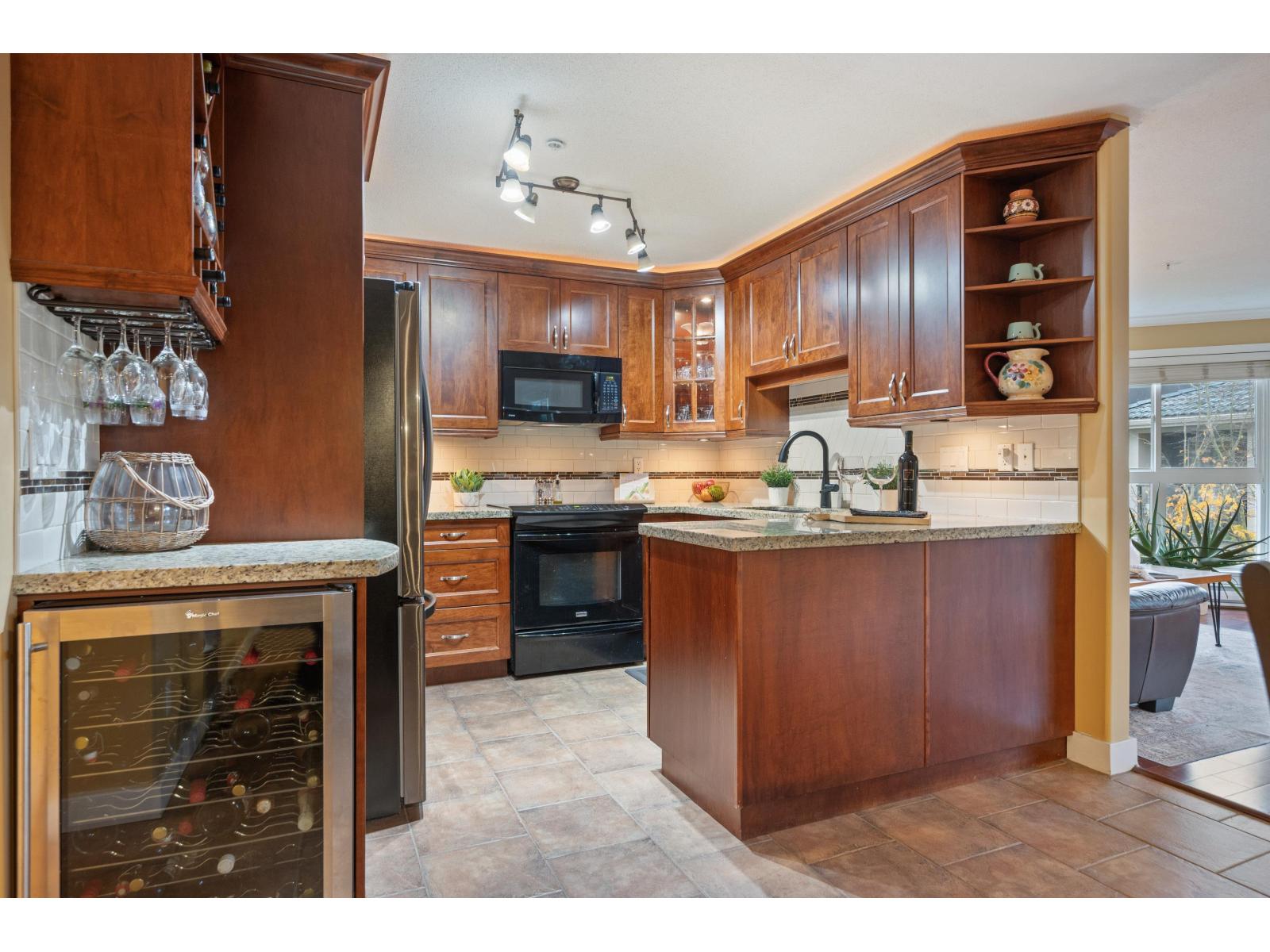 307 15941 MARINE DRIVE, White Rock