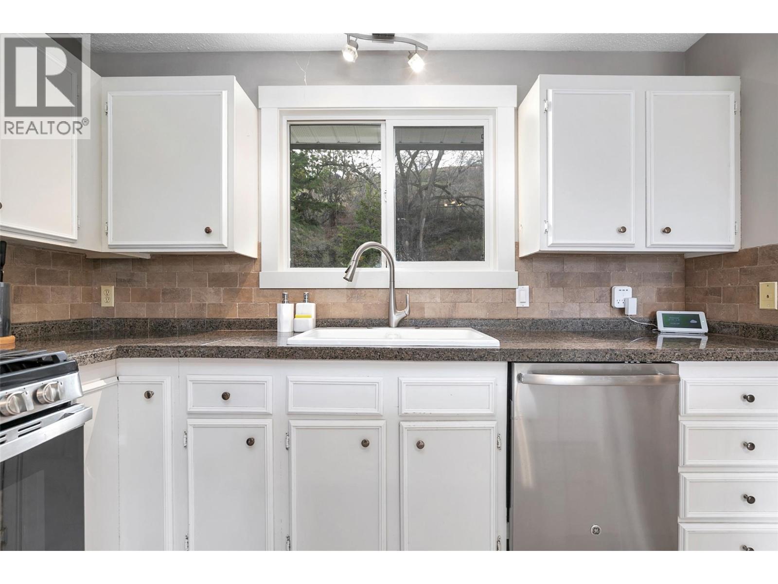  805 Camelia Road, Kelowna