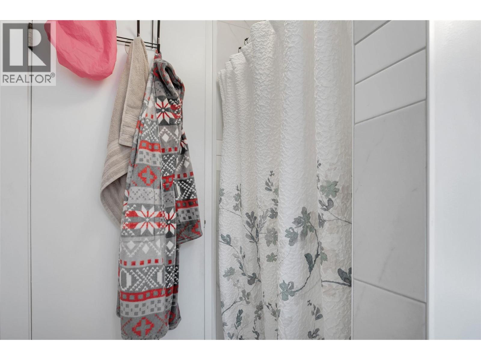  805 Camelia Road, Kelowna