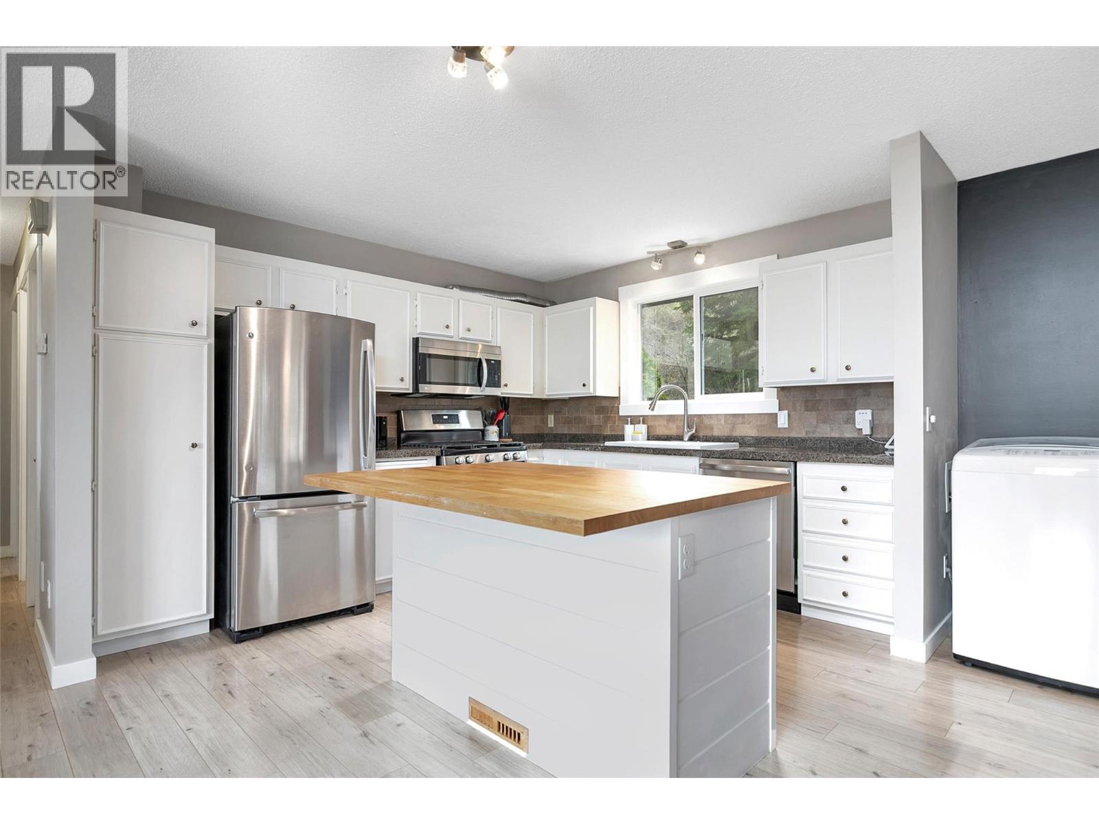  805 Camelia Road, Kelowna