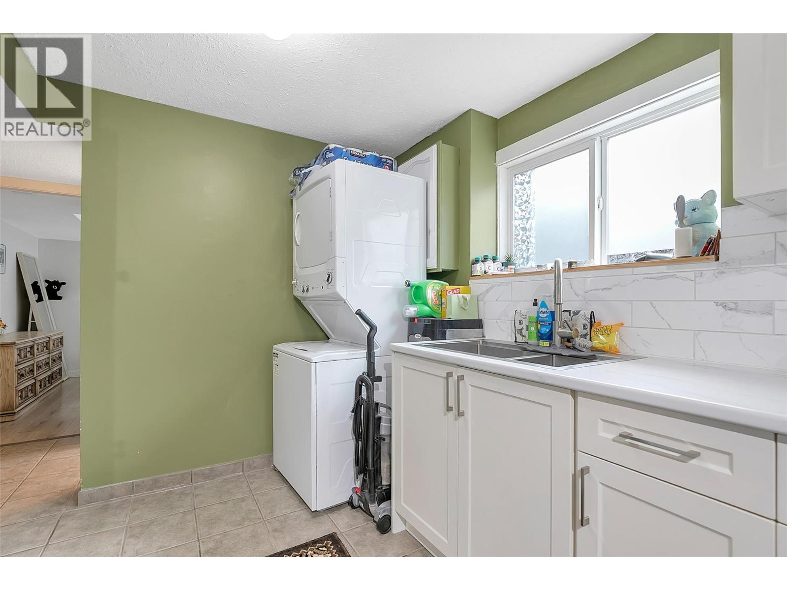  805 Camelia Road, Kelowna