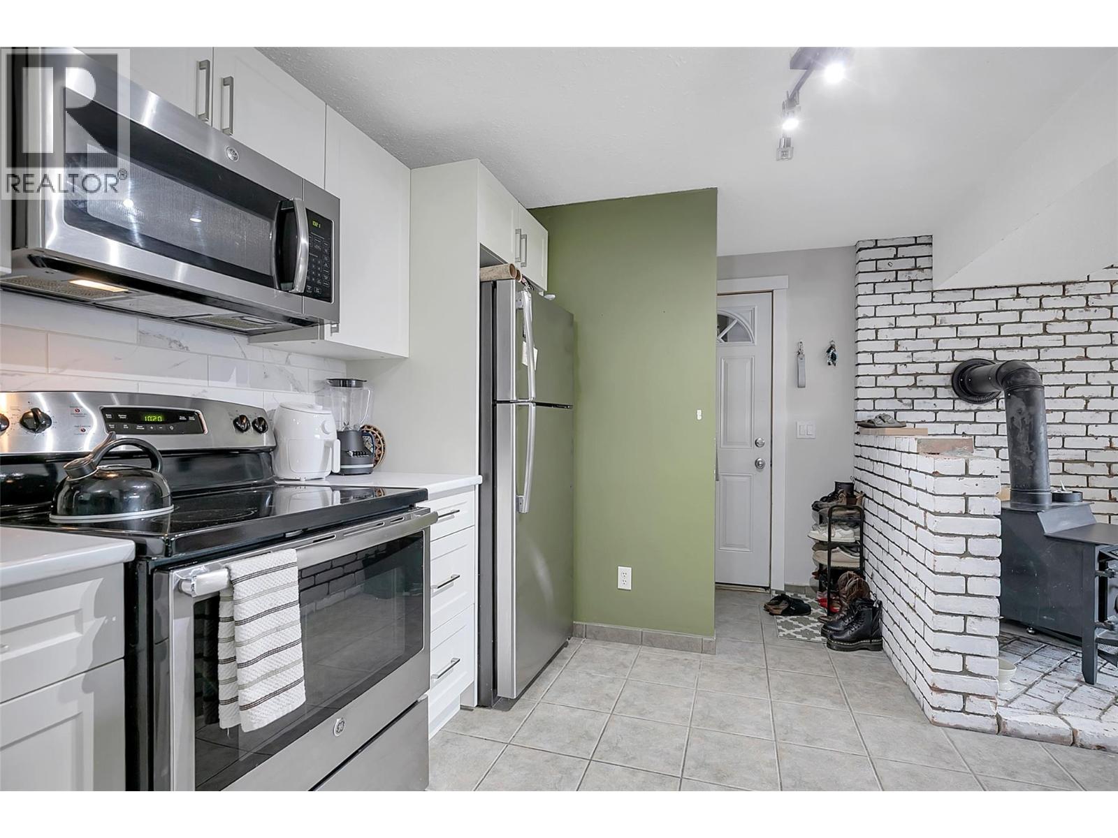  805 Camelia Road, Kelowna