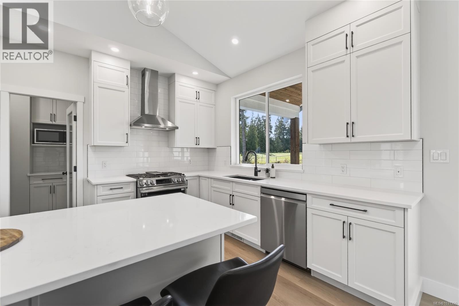 1948 Woobank Rd, Nanaimo