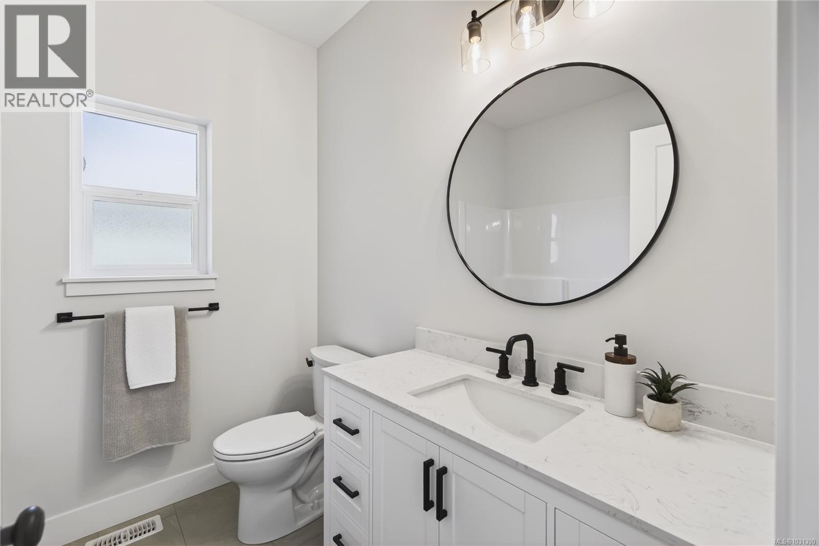 1948 Woobank Rd, Nanaimo