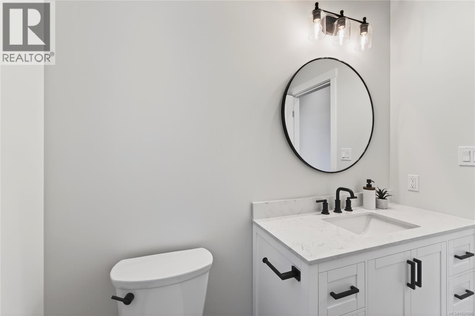 1948 Woobank Rd, Nanaimo