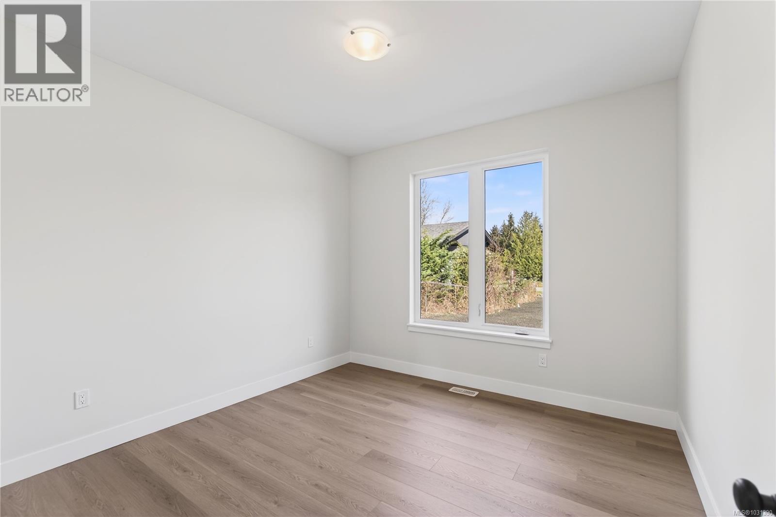 1948 Woobank Rd, Nanaimo