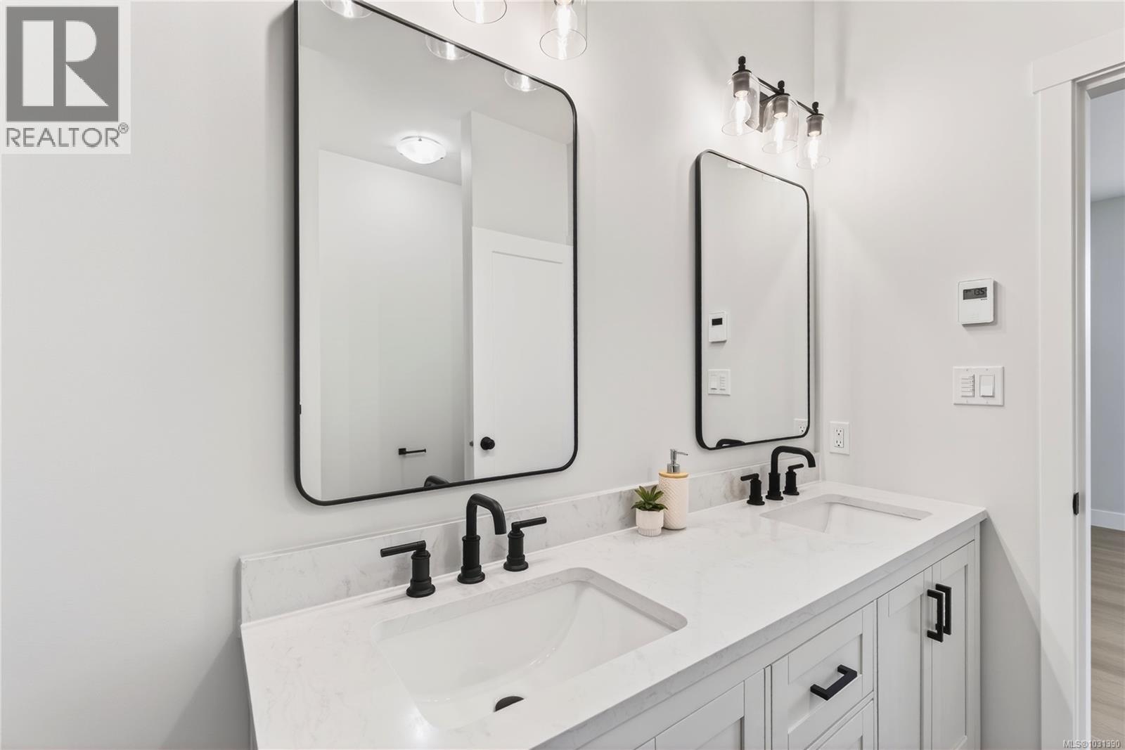 1948 Woobank Rd, Nanaimo