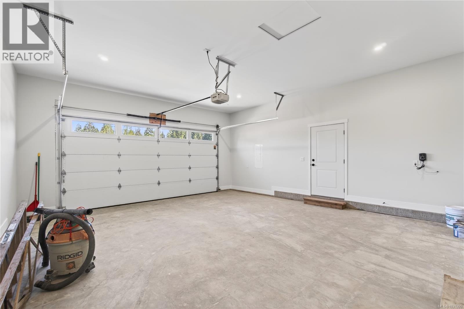 1948 Woobank Rd, Nanaimo