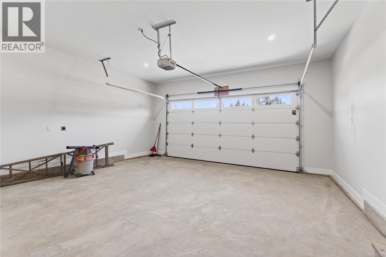 1948 Woobank Rd, Nanaimo