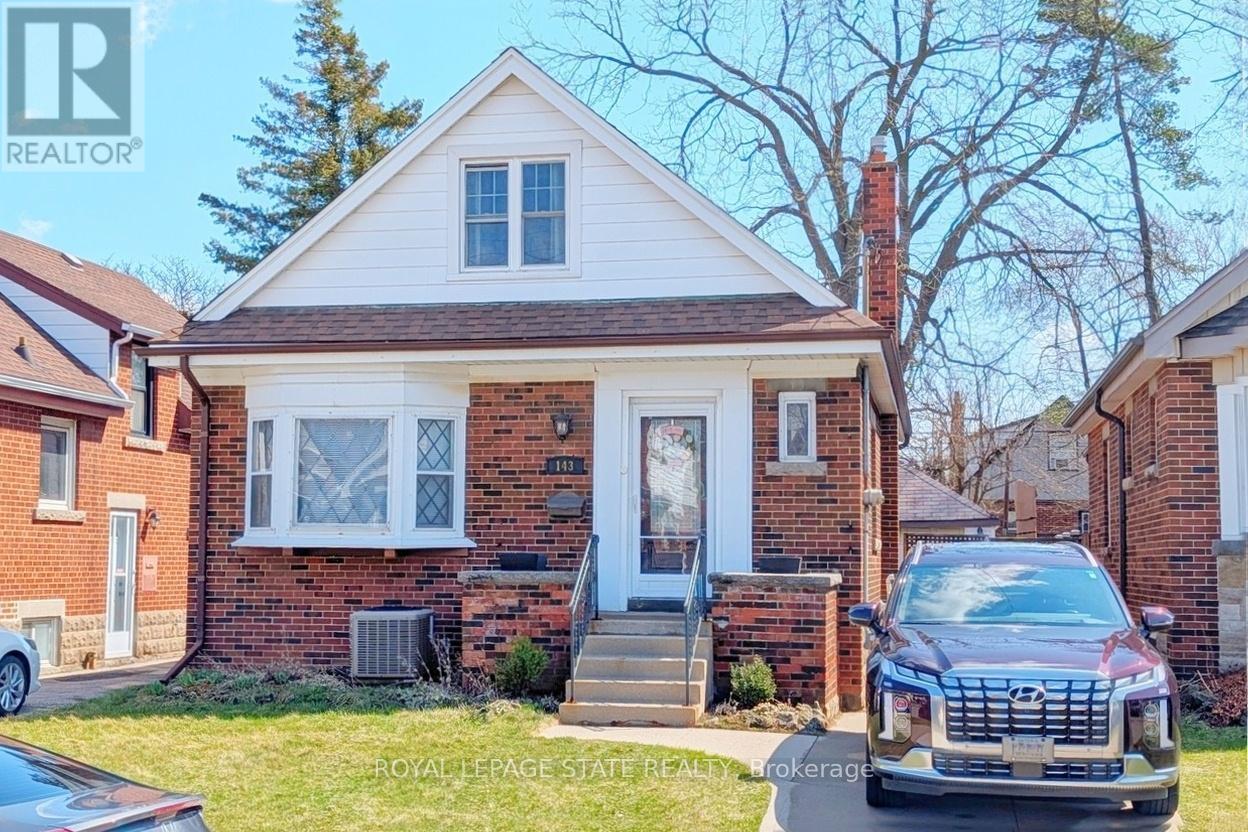 143 HUXLEY AVENUE S - 37