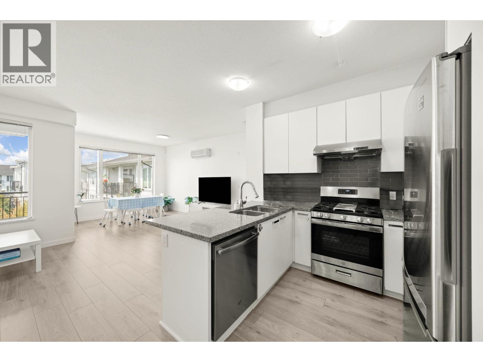 438 9388 MCKIM WAY, Richmond