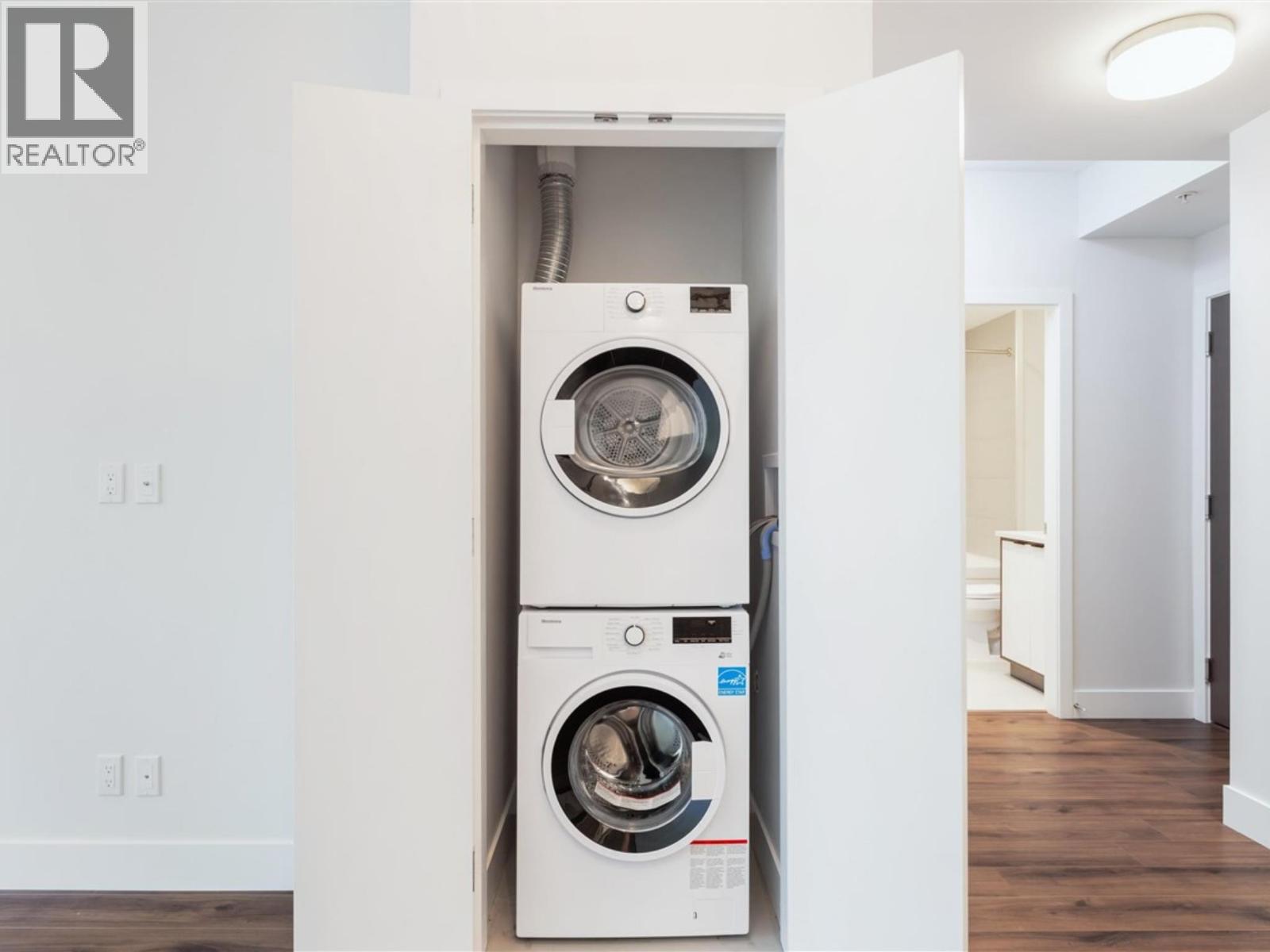 240 5355 LANE STREET, Burnaby