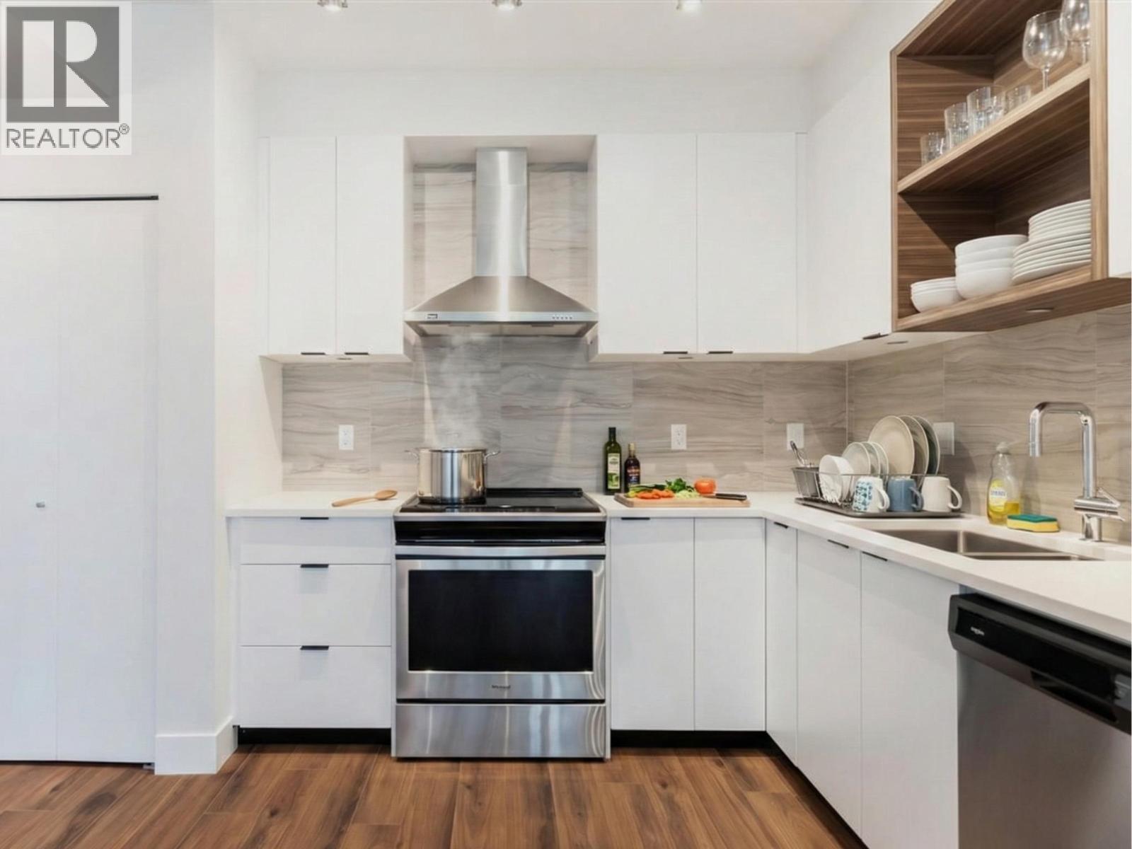 240 5355 LANE STREET, Burnaby