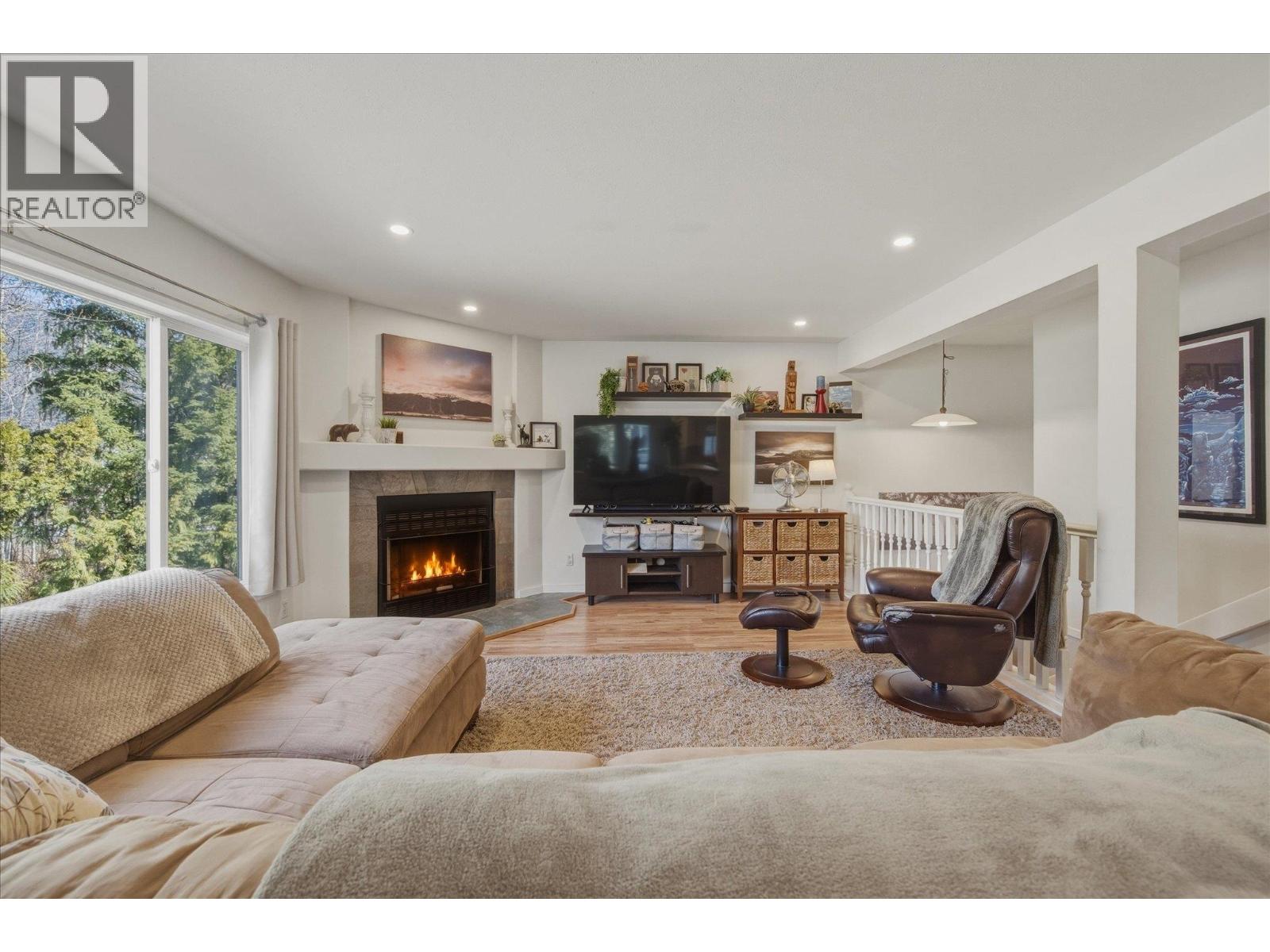 2 7467 PROSPECT Street - main photo