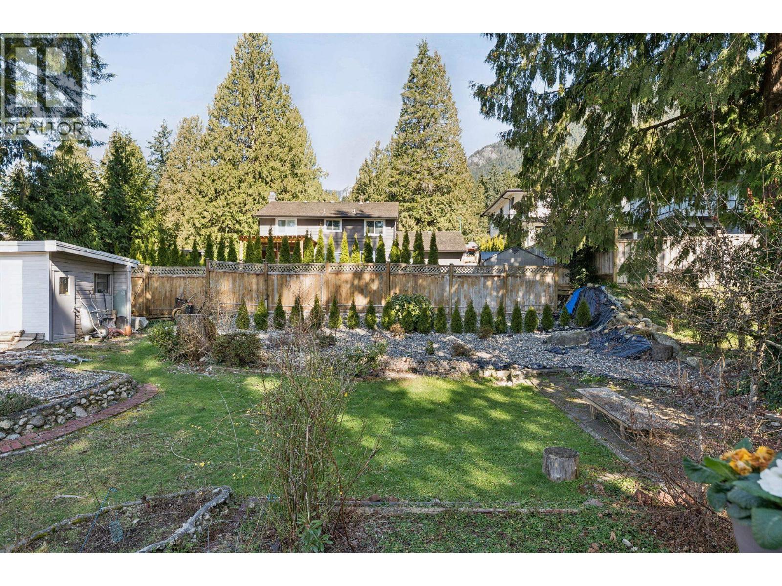 922 CANYON BOULEVARD, North Vancouver