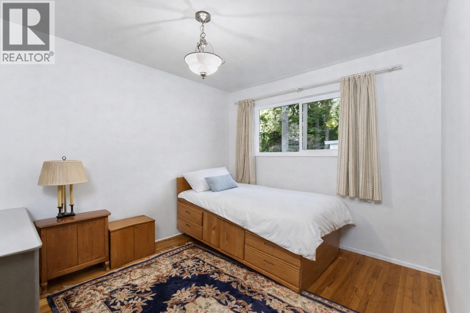 922 CANYON BOULEVARD, North Vancouver