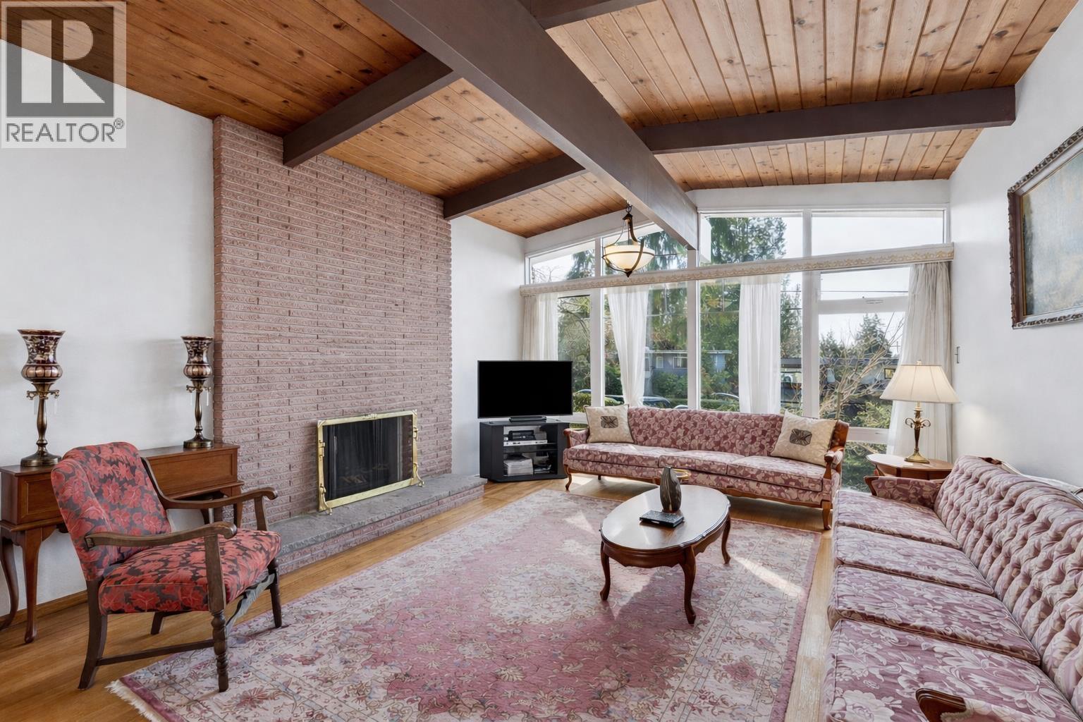 922 CANYON BOULEVARD, North Vancouver