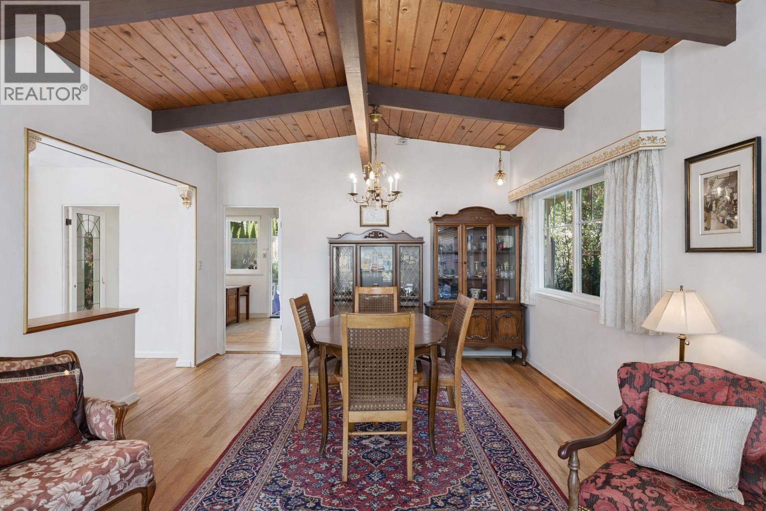 922 CANYON BOULEVARD, North Vancouver