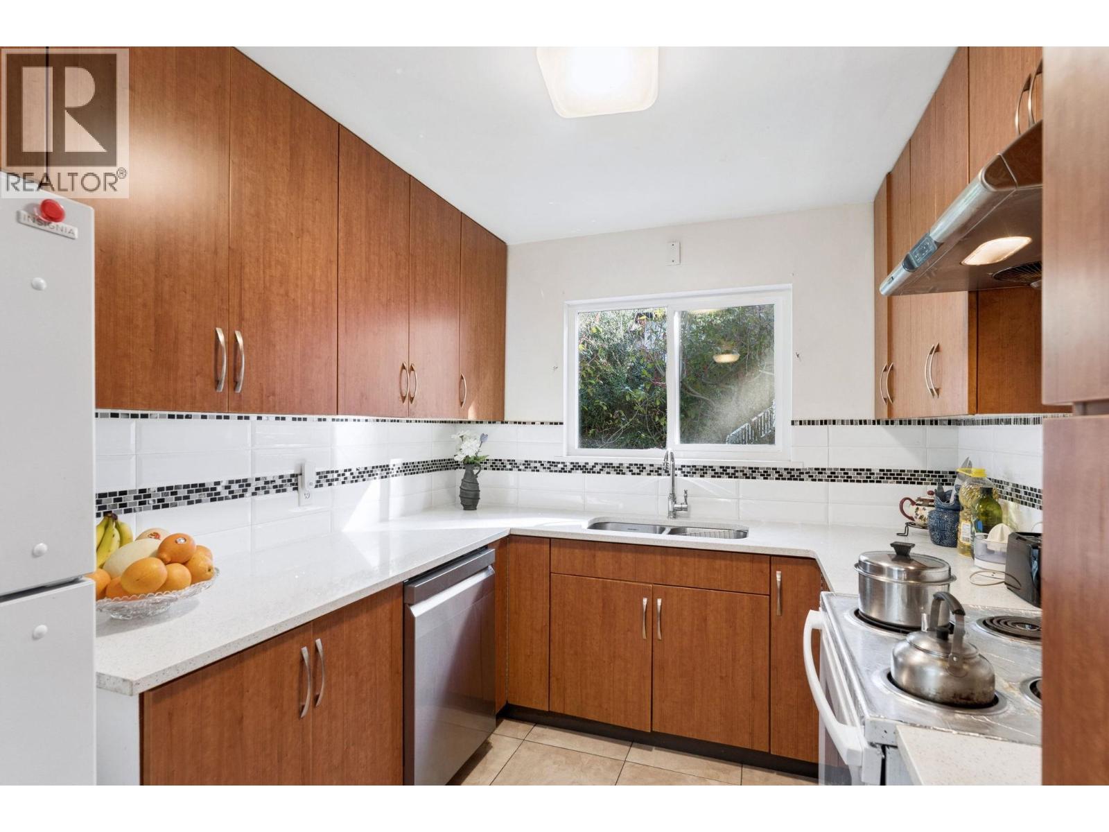 922 CANYON BOULEVARD, North Vancouver