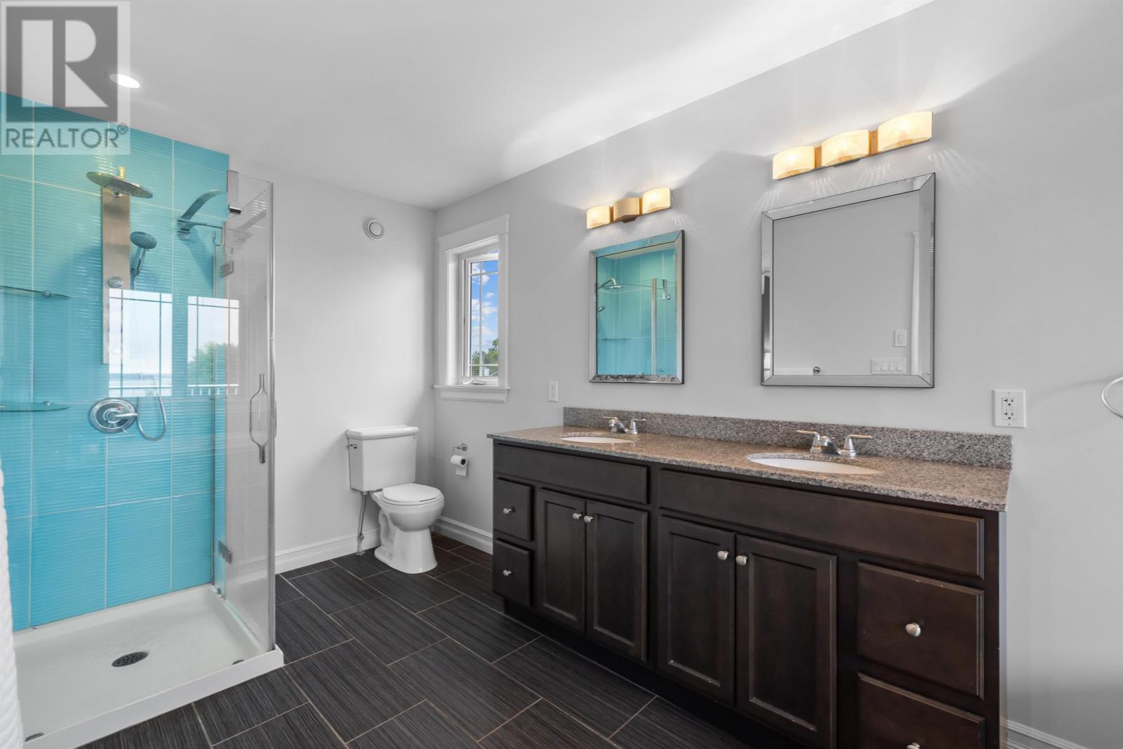 14 FAIRFAX DRIVE - 32