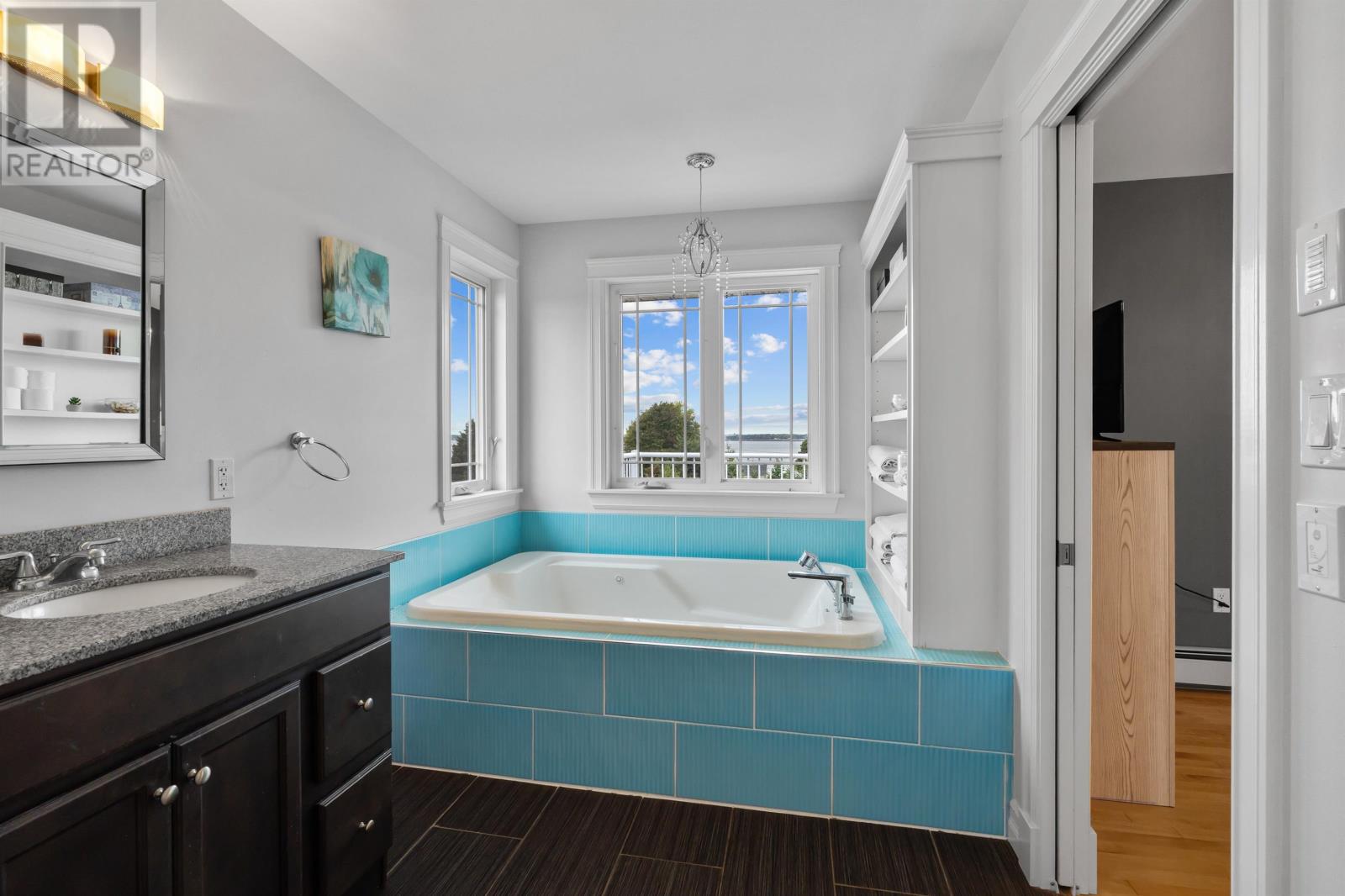 14 FAIRFAX DRIVE - 33